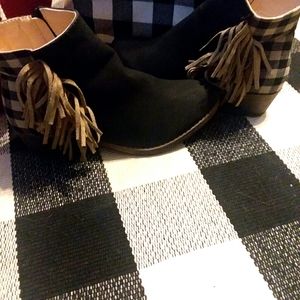 Women's buffalo plaid fringe boots